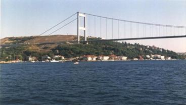 Avrupa ile Asya arasında geçidiniz.
Ihr Übergang zwischen Europa und Asien.
www.aksanter.com